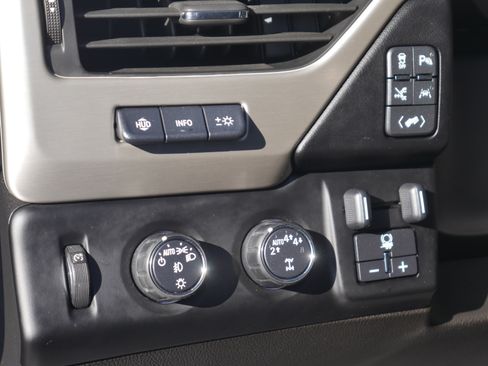 Used 2019 GMC Yukon XL Denali w/ Denali Ultimate Package AWD/4WD image 6