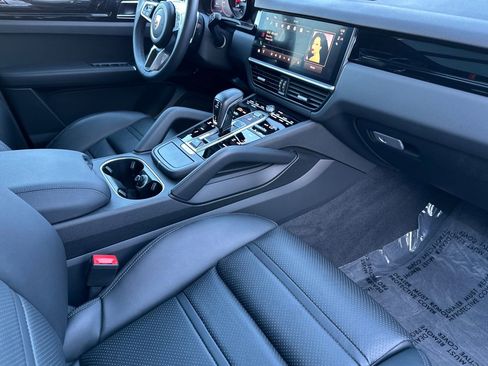 Used 2023 Porsche Cayenne Platinum Edition image 16