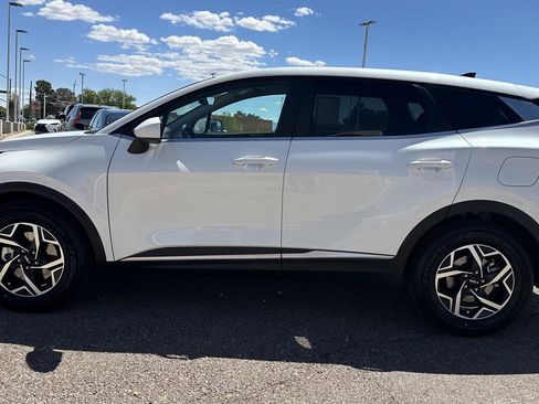 Used 2025 Kia Sportage LX FWD image 3