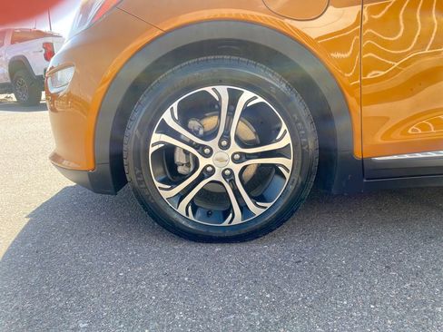 Used 2017 Chevrolet Bolt Premier w/ Driver Confidence II Package FWD image 27