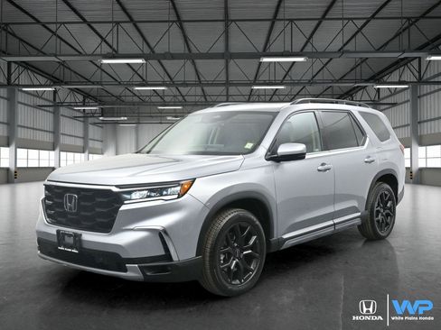 Certified 2025 Honda Pilot Touring image 1