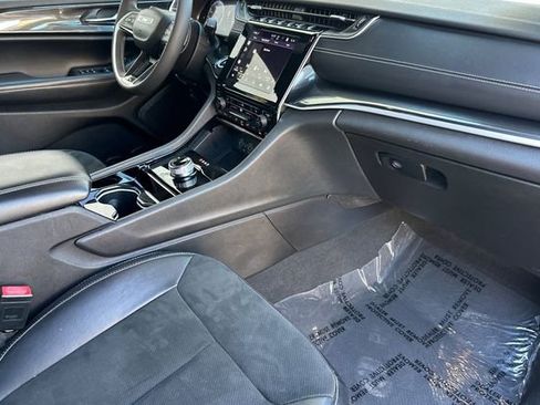 Certified 2023 Jeep Grand Cherokee Altitude image 16