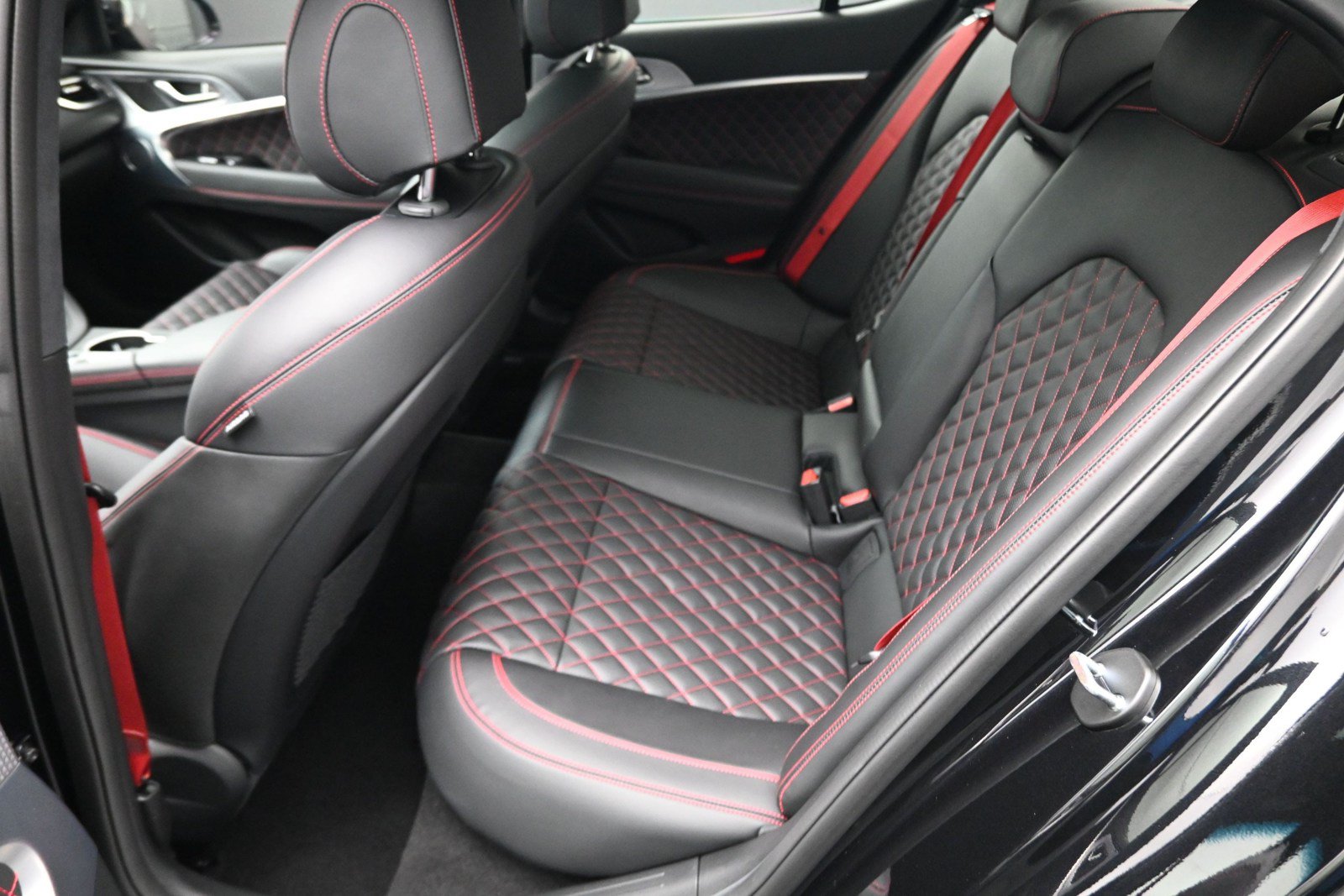 Used 2022 Genesis G70 3.3T w/ Sport Prestige Package AWD/4WD image 17