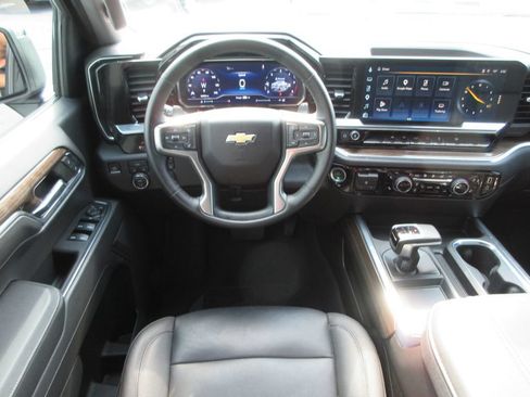 Certified 2023 Chevrolet Silverado 1500 LT w/ Leather Package AWD/4WD image 17