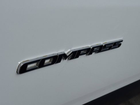 Used 2024 Jeep Compass Latitude AWD/4WD image 4