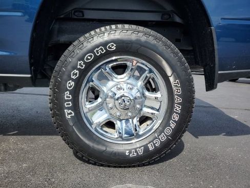 Used 2024 RAM 2500 Tradesman w/ Chrome Appearance Group AWD/4WD image 9