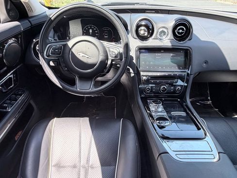 Used 2019 Jaguar XJ R-Sport RWD image 10
