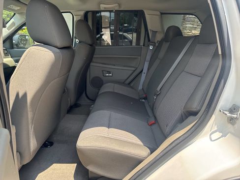 Used 2009 Jeep Grand Cherokee Laredo image 8