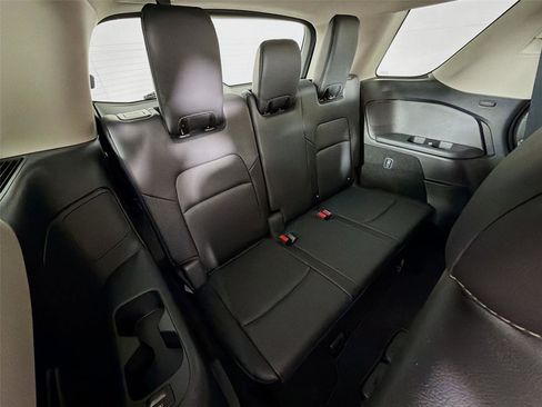 Used 2025 Nissan Pathfinder SL AWD/4WD image 26