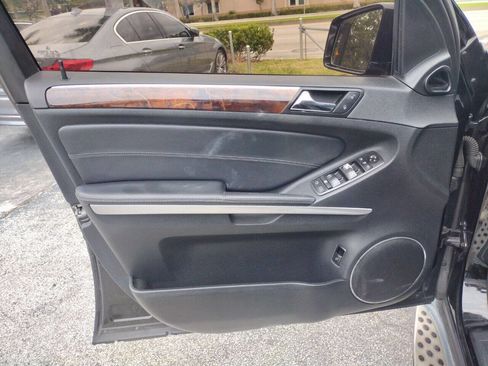 Used 2011 Mercedes-Benz GL 450 4MATIC image 23