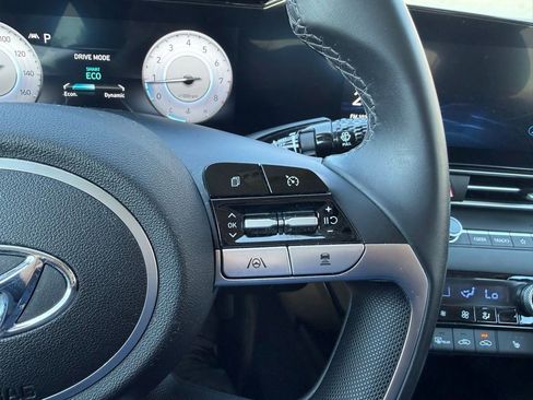 Used 2023 Hyundai Elantra SEL w/ Convenience Package image 17