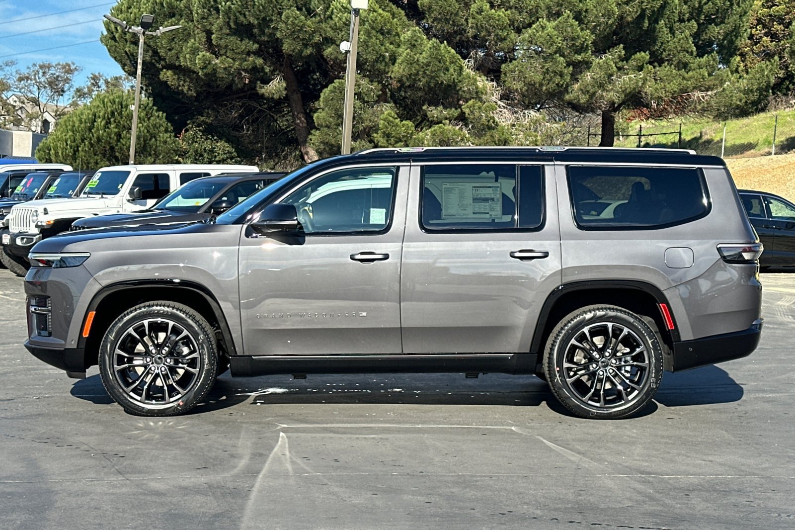 New 2026 Jeep Grand Wagoneer Summit w/ Premium Group III AWD/4WD image 8