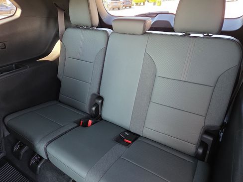 Used 2024 GMC Acadia AT4 w/ Luxury Package AWD/4WD image 10