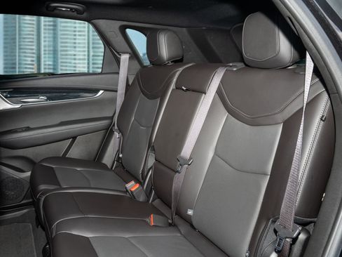 Used 2025 Cadillac XT5 Premium Luxury image 17