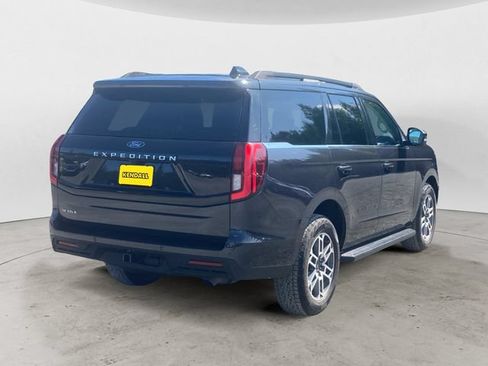 Certified 2025 Ford Expedition Active AWD/4WD image 5