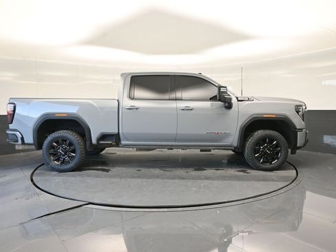 Used 2024 GMC Sierra 2500 AT4 w/ AT4 Preferred Package image 11