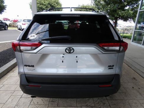 Used 2022 Toyota RAV4 XLE w/ Convenience Package image 6
