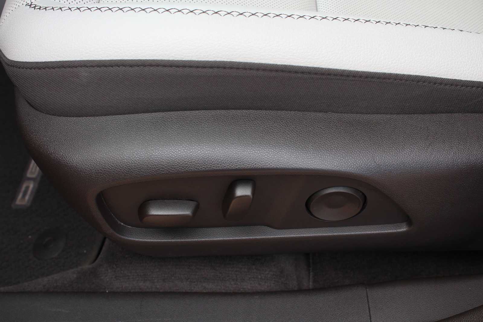 Used 2026 GMC Terrain Denali AWD/4WD image 32