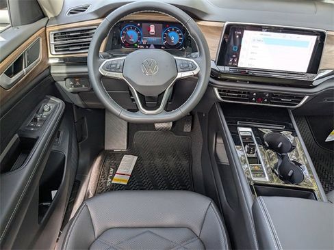 New 2026 Volkswagen Atlas SE image 17