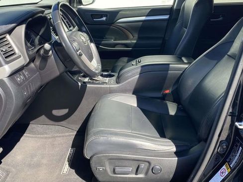 Used 2017 Toyota Highlander XLE image 14