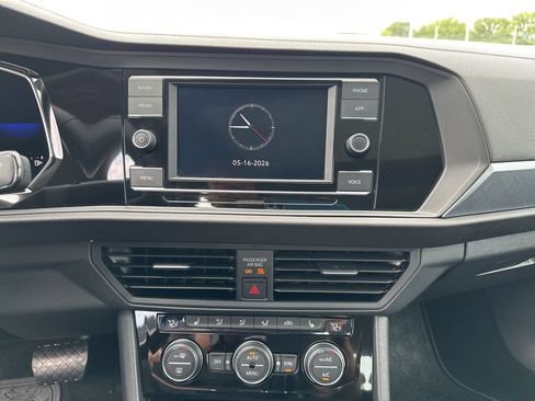 Used 2023 Volkswagen Jetta SE FWD image 14