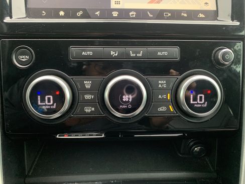 Used 2018 Land Rover Discovery HSE Luxury AWD/4WD image 29