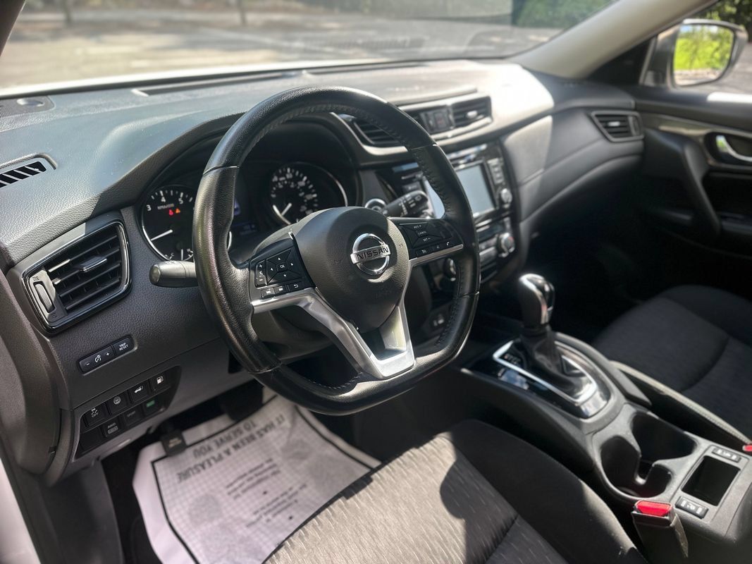 Used 2020 Nissan Rogue SV AWD/4WD image 17