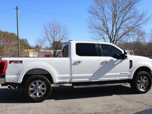 Used 2020 Ford F250 Lariat w/ Chrome Package image 5
