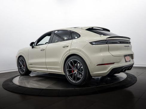 New 2026 Porsche Cayenne GTS image 3