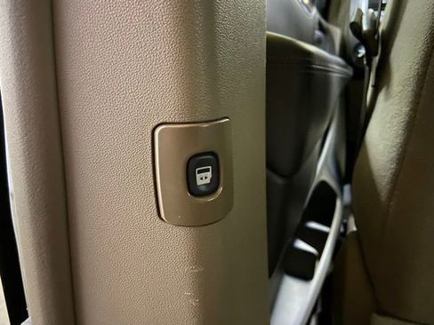 Used 2014 Chrysler Town & Country Touring image 25