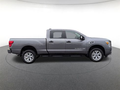 Used 2024 Nissan Titan SV w/ SV Convenience Package image 4