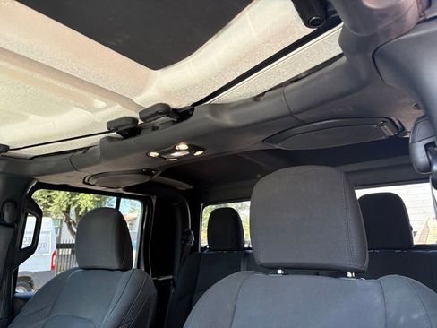 Used 2020 Jeep Gladiator Sport w/ Quick Order Package 24S AWD/4WD image 8