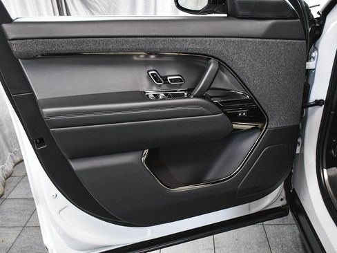 Used 2024 Land Rover Range Rover Sport Dynamic SE image 9