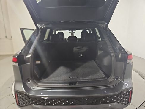 Used 2025 Volkswagen Tiguan SE R-Line AWD/4WD image 24