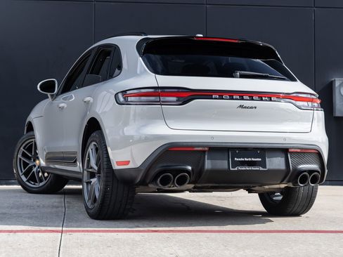 Certified 2023 Porsche Macan image 3