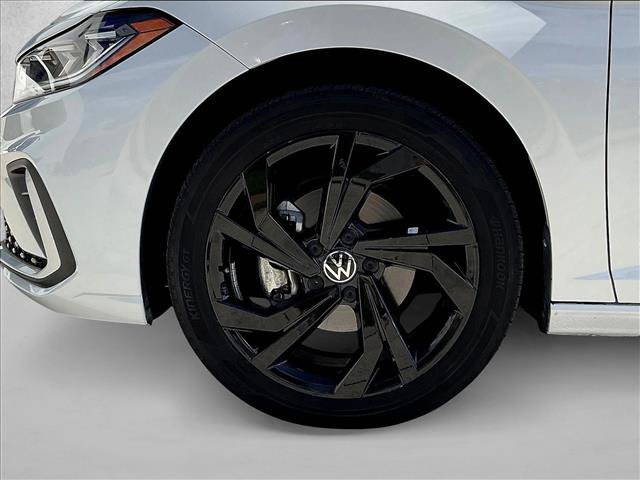 Used 2025 Volkswagen Jetta SE FWD image 10