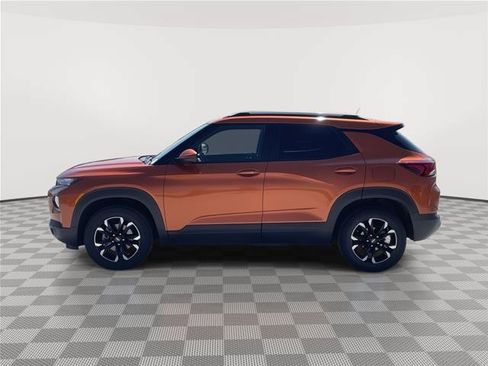 Used 2022 Chevrolet TrailBlazer LT w/ Convenience Package AWD/4WD image 2