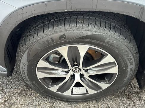 Used 2023 Toyota Highlander XLE AWD/4WD image 36