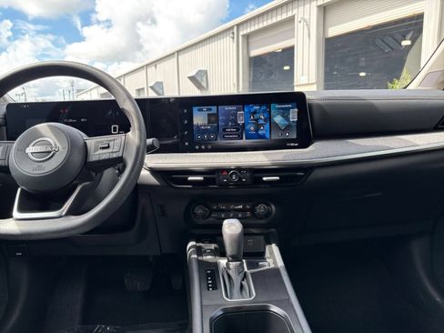 Used 2026 Nissan Kicks SV w/ Cold Weather Package FWD image 17
