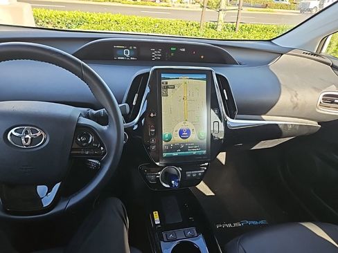 Used 2022 Toyota Prius Prime XLE image 3
