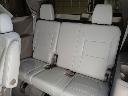 Used 2020 Chevrolet Traverse LT w/ LT Premium Package AWD/4WD image 15