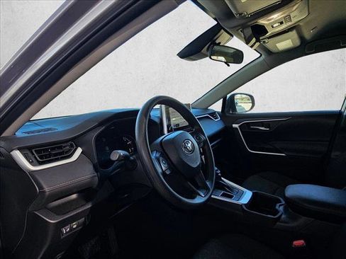 Used 2025 Toyota RAV4 XLE image 9