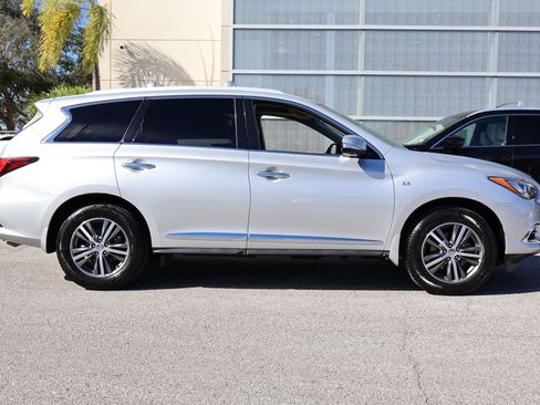 Used 2020 INFINITI QX60 Luxe w/ Essential Package image 11
