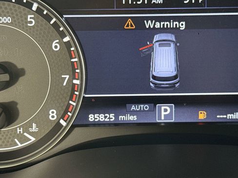 Used 2021 Nissan Armada SV image 19