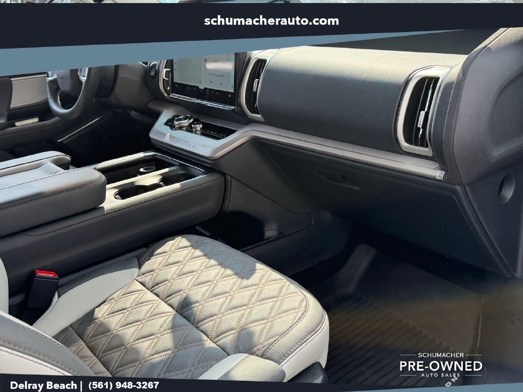 Used 2025 Ford Expedition Active RWD image 15