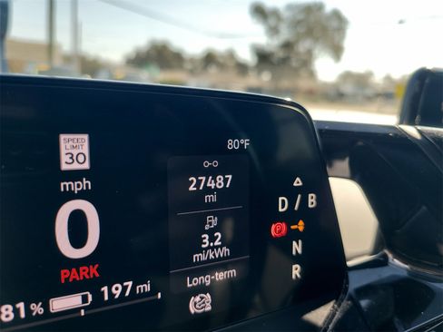 Used 2023 Volkswagen ID.4 Pro S image 32