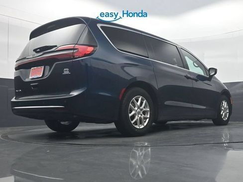 Used 2025 Chrysler Pacifica Select FWD image 33