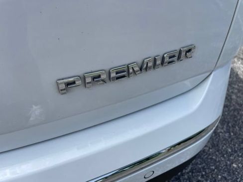 Used 2022 Chevrolet Traverse Premier AWD/4WD image 46