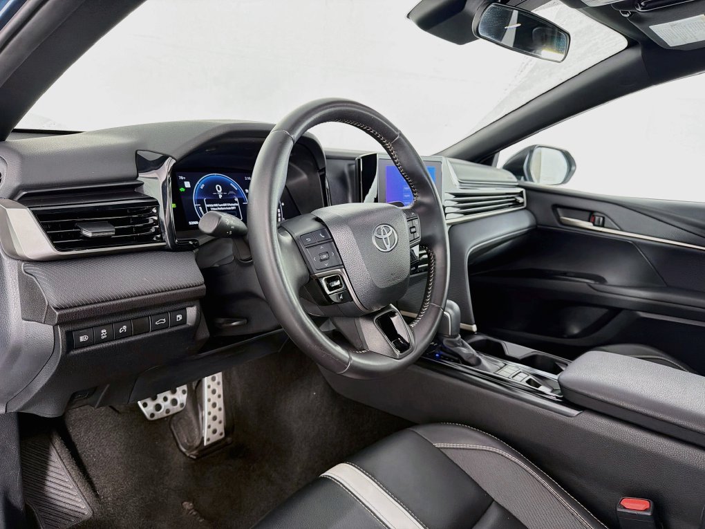 Used 2025 Toyota Camry SE FWD image 14