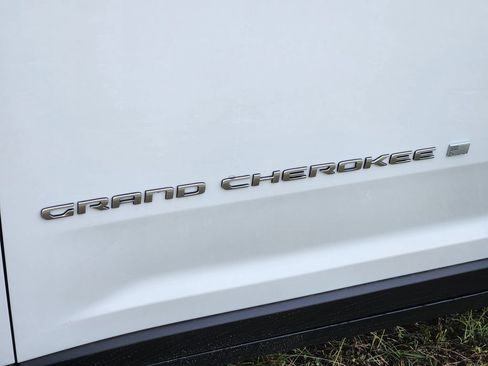 New 2026 Jeep Grand Cherokee Laredo AWD/4WD image 8
